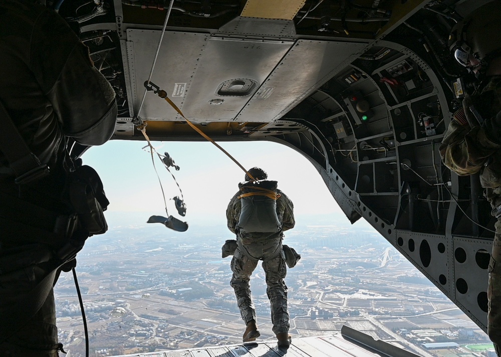 SOCKOR maintains readiness through routine Airborne training