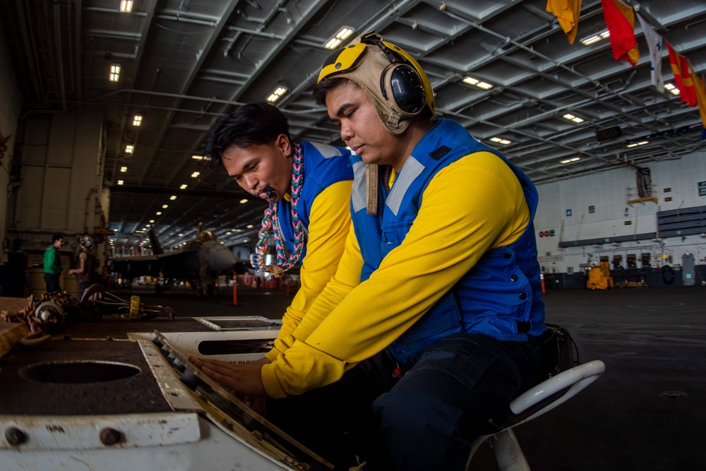 USS Carl Vinson (CVN 70) Conducts Routine Operations in the South China Sea