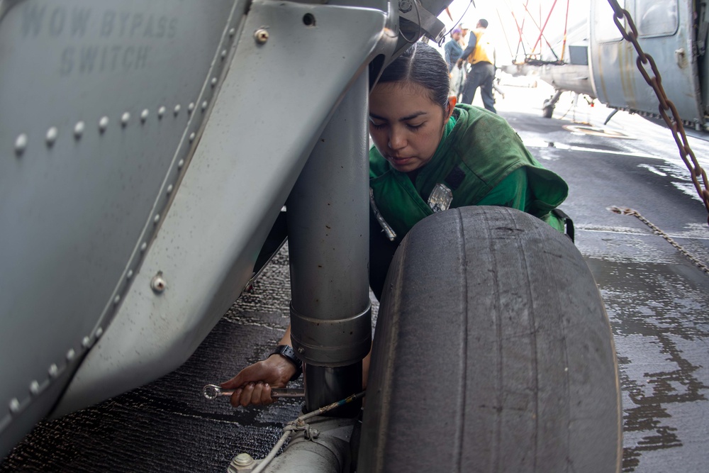 USS Carl Vinson (CVN 70) Conducts Routine Operations in the South China Sea