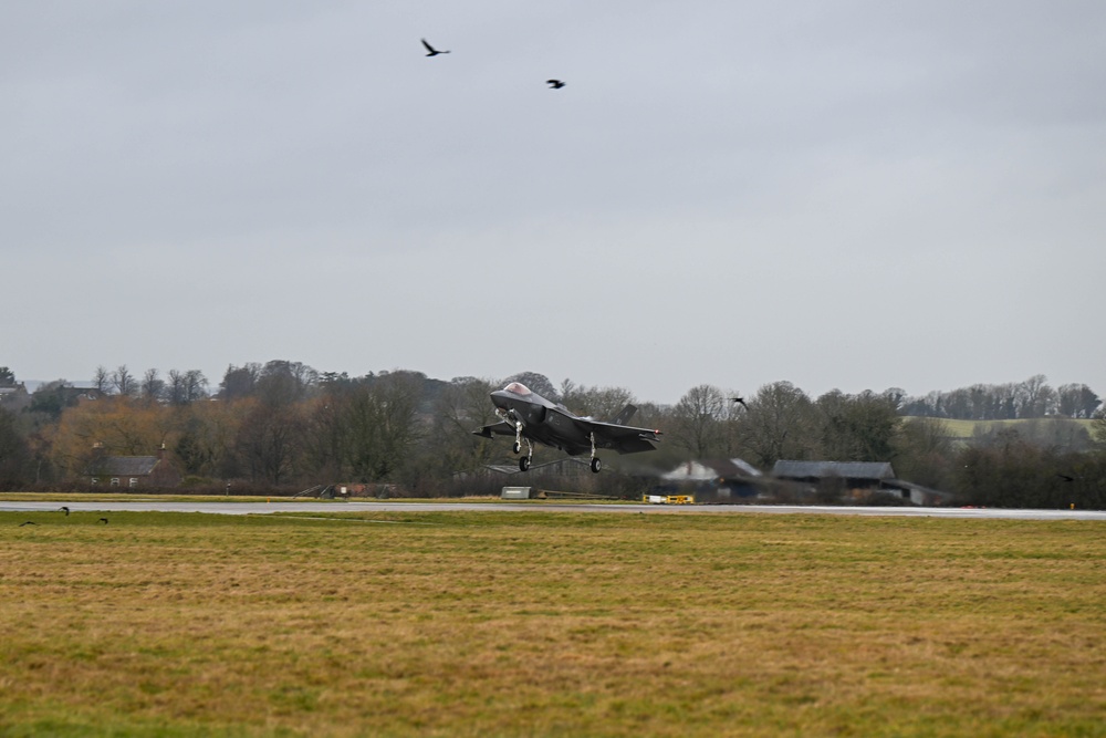 US, UK conduct cross-service hot pit refuels