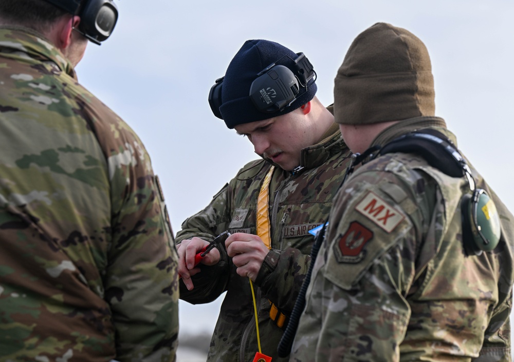 US, UK conduct cross-service hot pit refuels