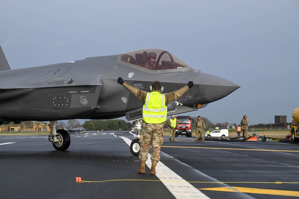 US, UK conduct cross-service hot pit refuels