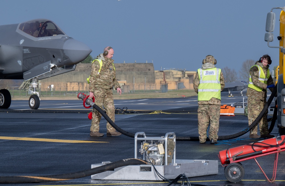 US, UK conduct cross-service hot pit refuels