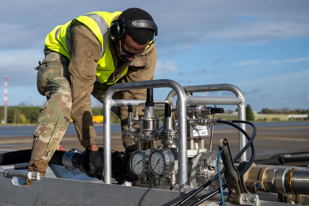 F-35 crew chiefs complete their first F-15E hot pit refuel