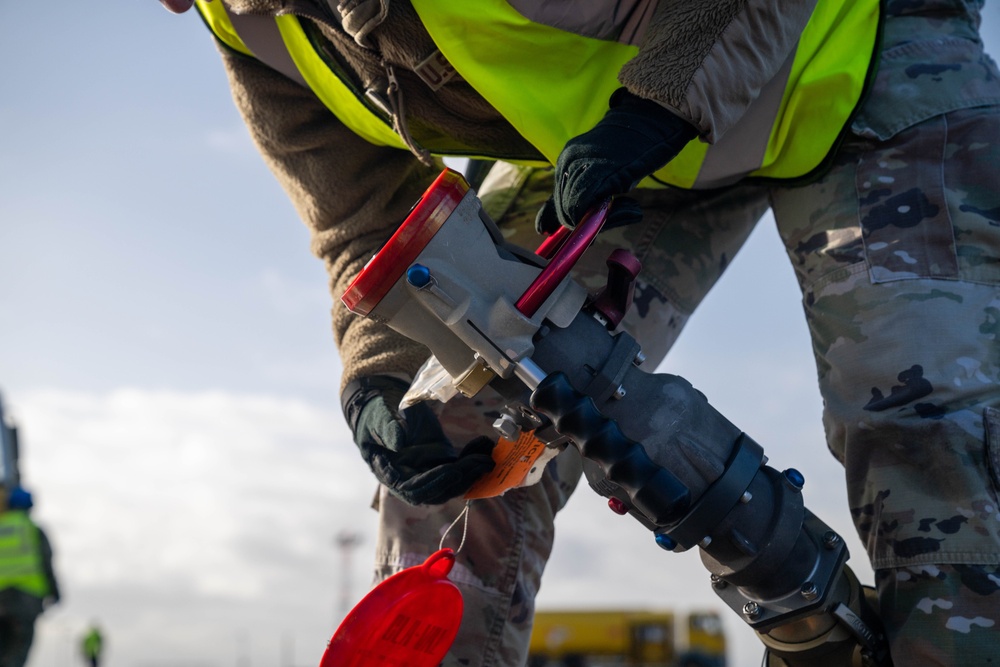 F-35 crew chiefs complete their first F-15E hot pit refuel