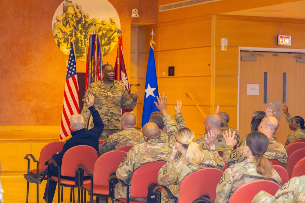 Brid, Gen. Alfred Flowers visit WRAIR
