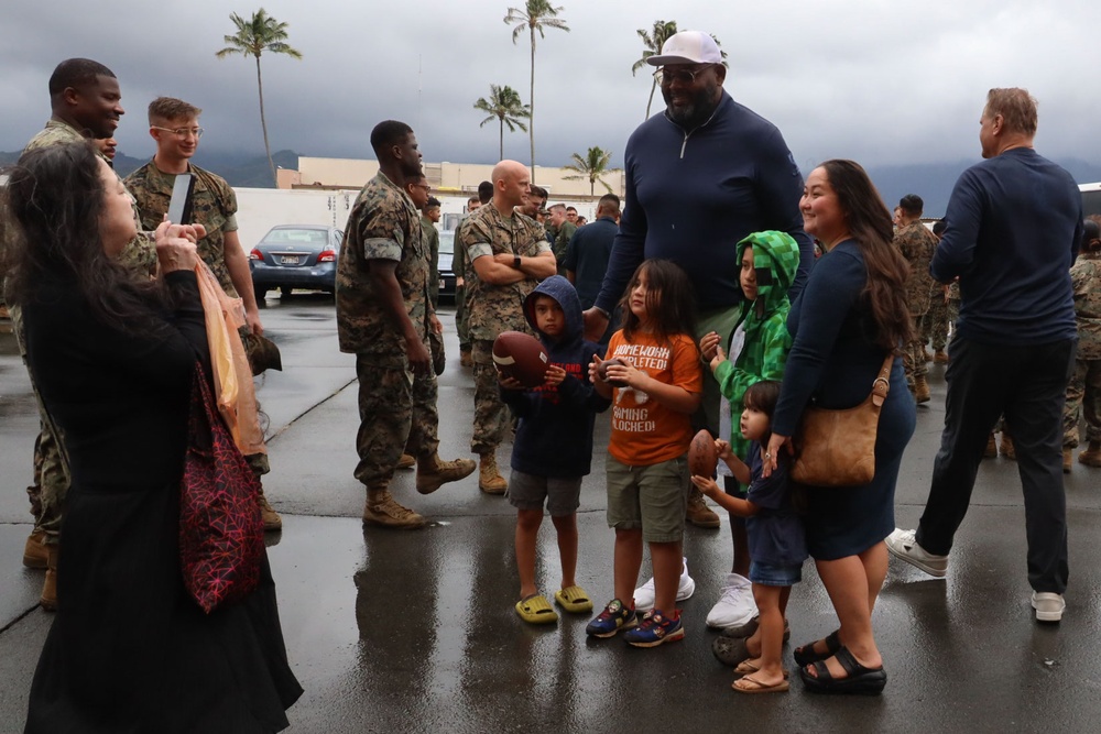 NFL Hall of Famers meet U.S. Marines with 3d Littoral Anti-Air Battalion and Marine Aviation Logistics Squadron 24