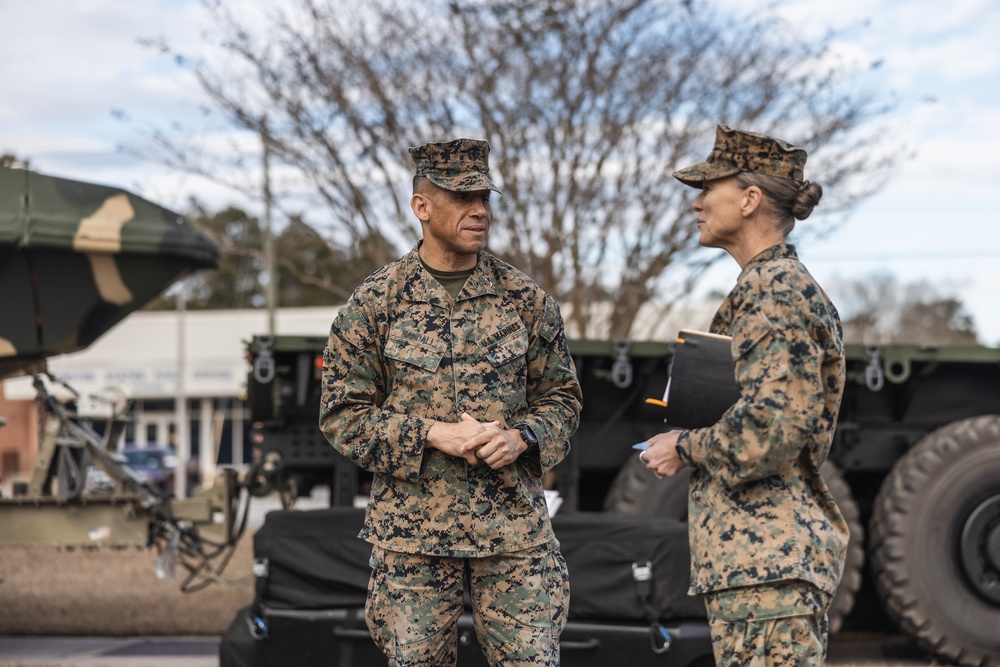 Brigadier General Omar J. Randall Visits 2nd MLG Human Performance Center