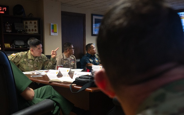 Philippine military officers meet with 94th AAMDC leadership