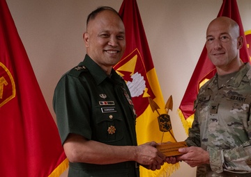 Philippine military officers meet with 94th AAMDC leadership