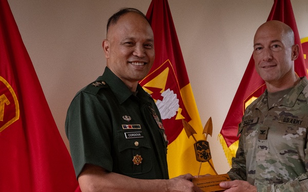 Philippine military officers meet with 94th AAMDC leadership