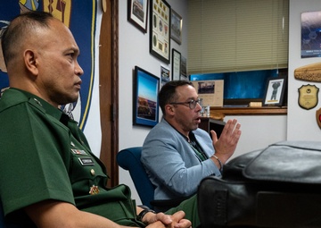 Philippine military officers meet with 94th AAMDC leadership