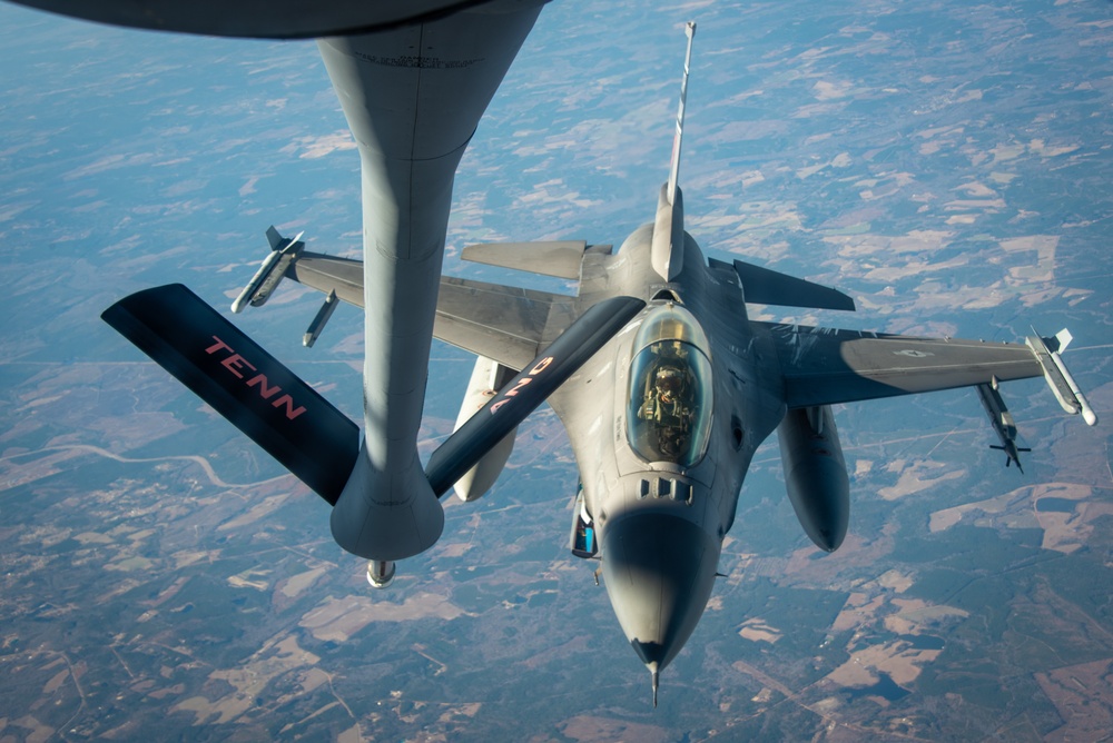 134th Aerial Refueling of an F-16 Fighting Falcon