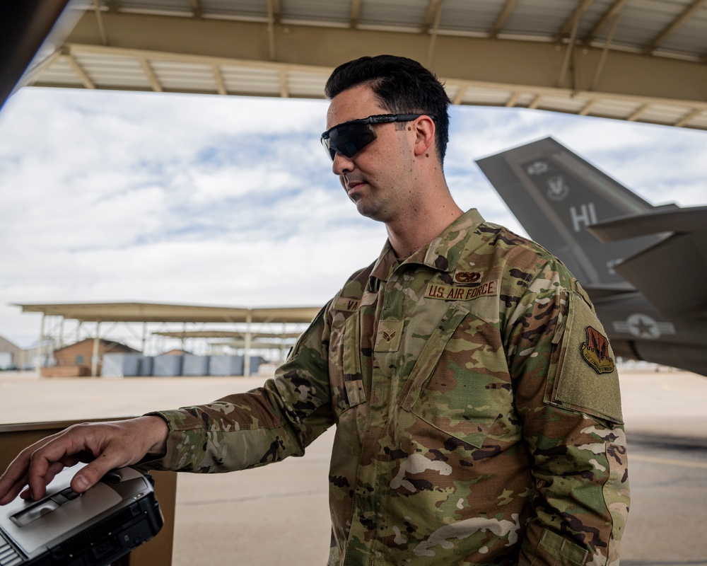 F-35 Demo Team Practices at Hill AFB