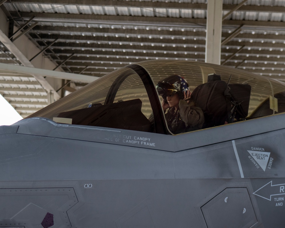 F-35 Demo Team Practices at Hill AFB