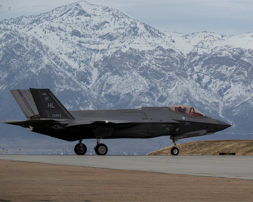 F-35 Demo Team Practices at Hill AFB