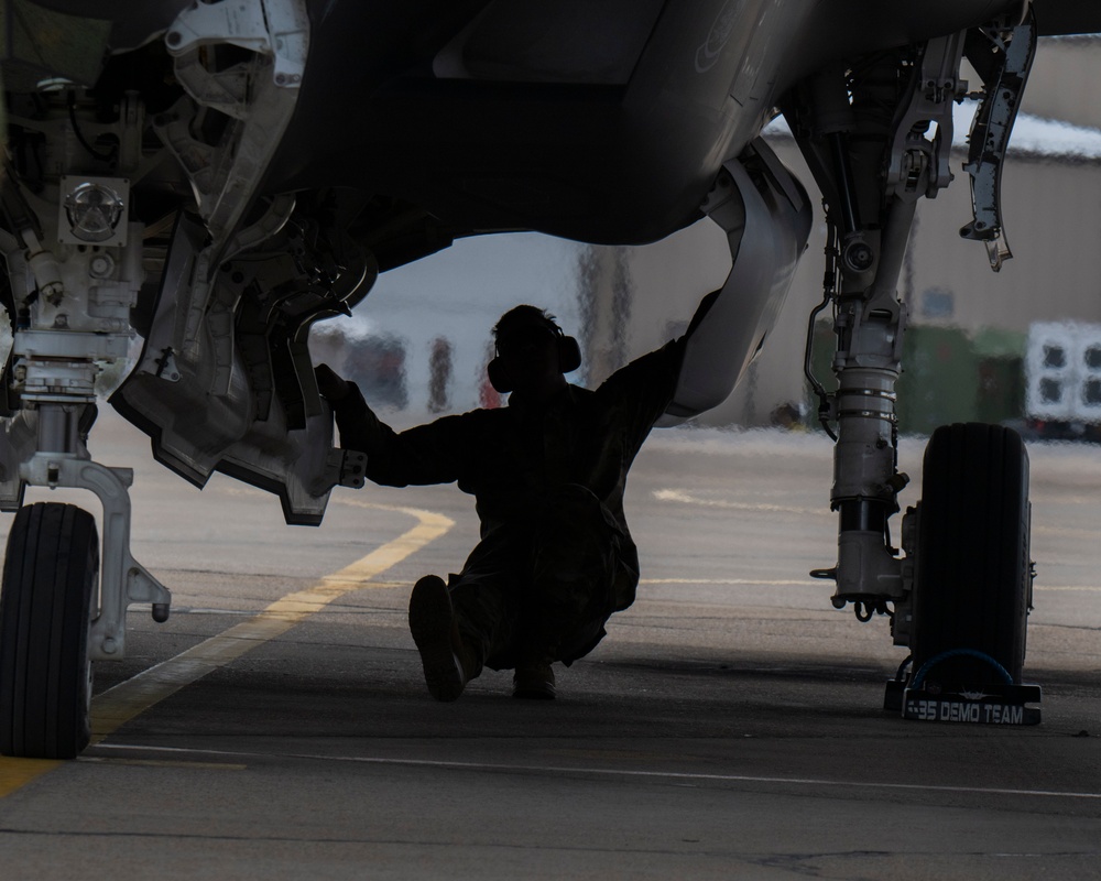 F-35 Demo Team Practices at Hill AFB