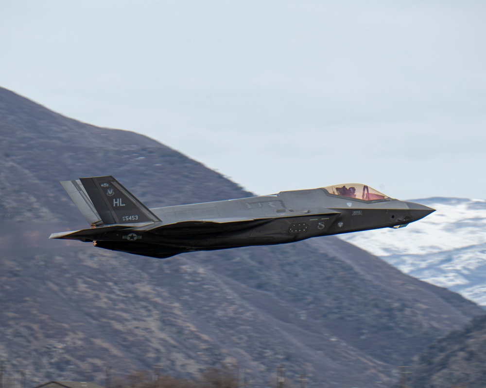 F-35 Demo Team Practices at Hill AFB