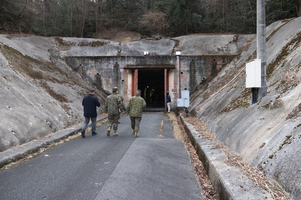 3rd MLG CG visits 10th Support Group Ammunition Depot