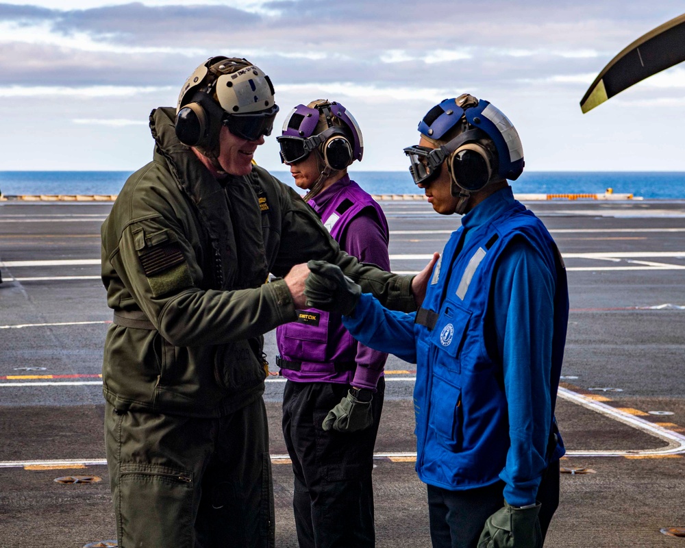 Commander of U.S. 3rd Fleet Visits Nimitz