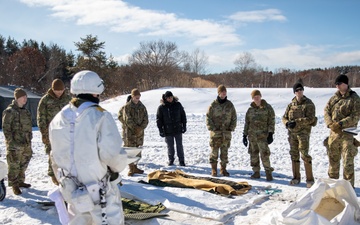 JGSDF Members and 1-5 Infantry Soldiers Conduct Medical Training