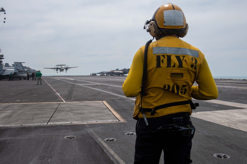 USS Carl Vinson (CVN 70) Conducts Routine Flight Operations in the South China Sea