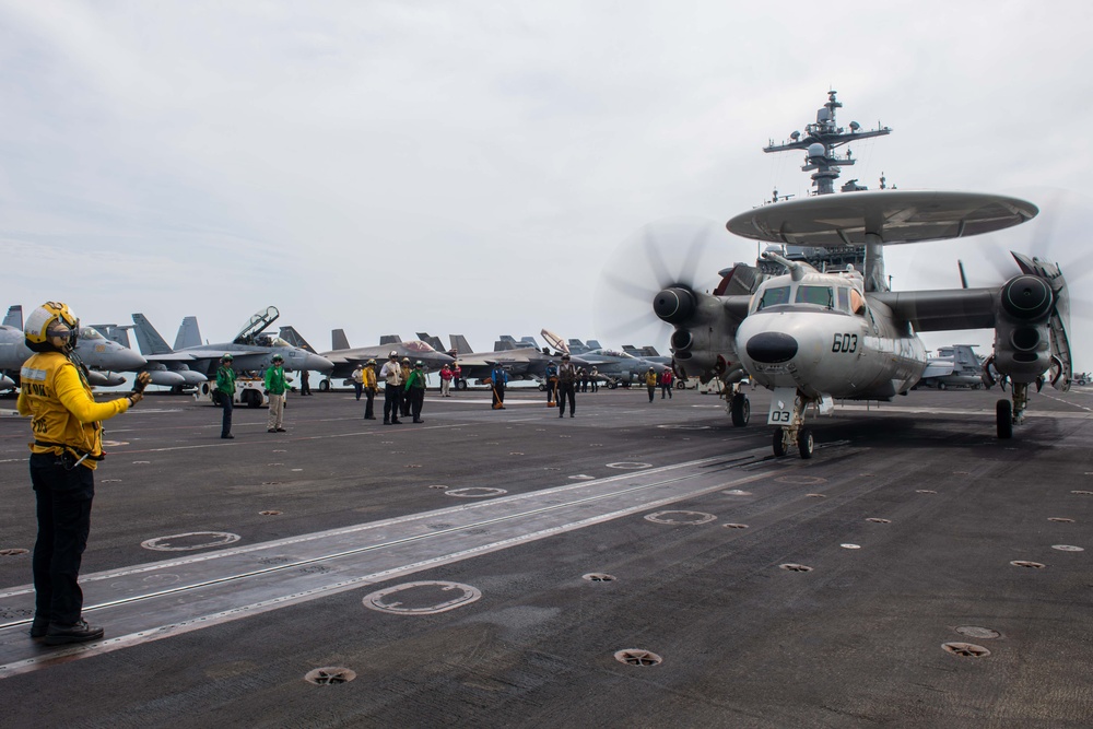 USS Carl Vinson (CVN 70) Conducts Routine Flight Operations in the South China Sea