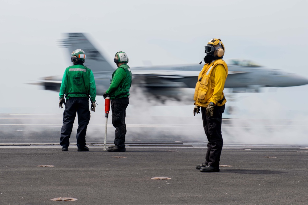 USS Carl Vinson (CVN 70) Conducts Routine Flight Operations in the South China Sea