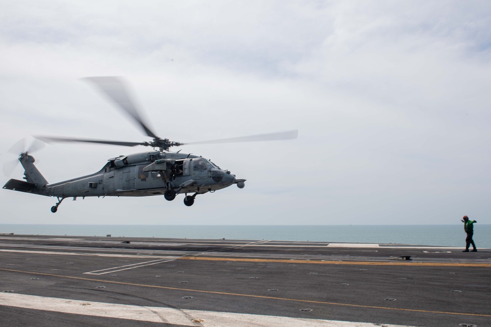 USS Carl Vinson (CVN 70) Conducts Routine Flight Operations in the South China Sea