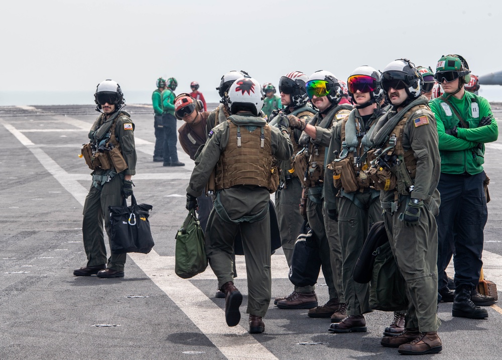 USS Carl Vinson (CVN 70) Conducts Routine Flight Operations in the South China Sea