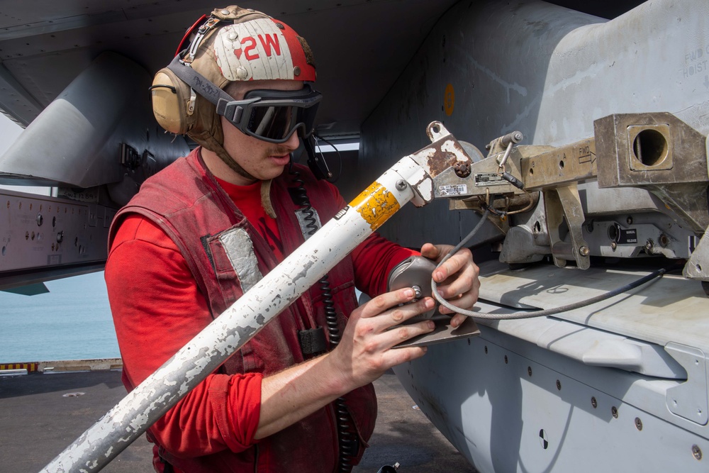 USS Carl Vinson (CVN 70) Conducts Routine Operations in the South China Sea