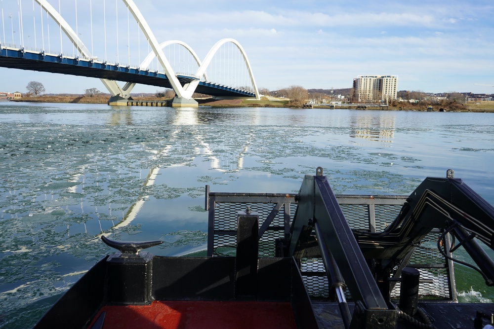 U.S. Army Corps of Engineers supports response and recovery operations following Potomac River Aviation Incident