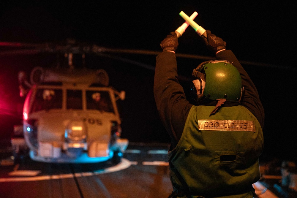 Wayne E. Meyer Conducts Flight Operations