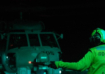 Wayne E. Meyer Conducts Flight Operations