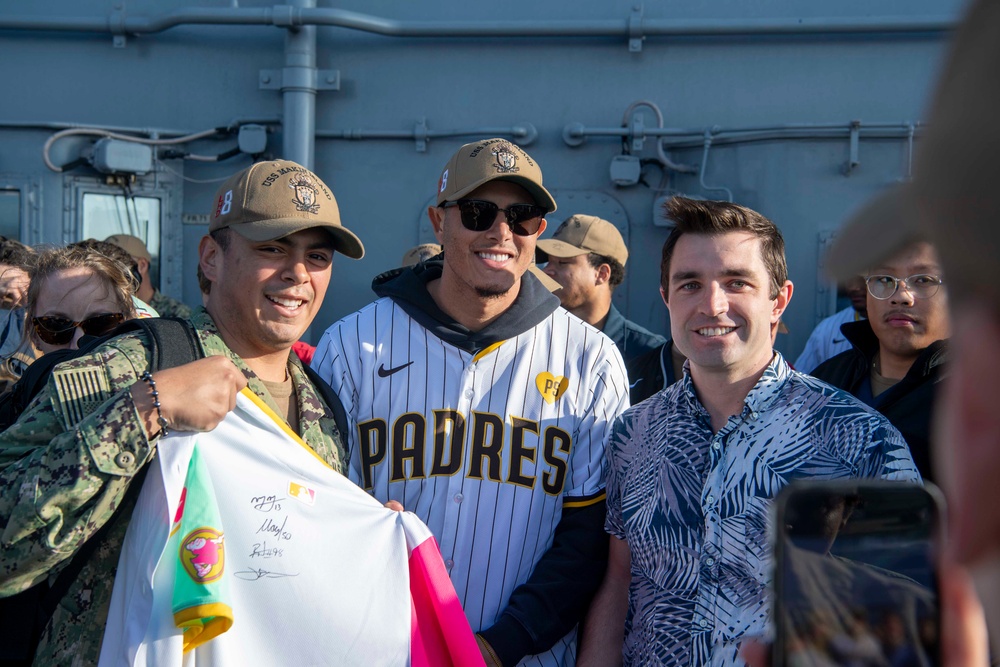 San Diego Padres Visit USS Maklin Island