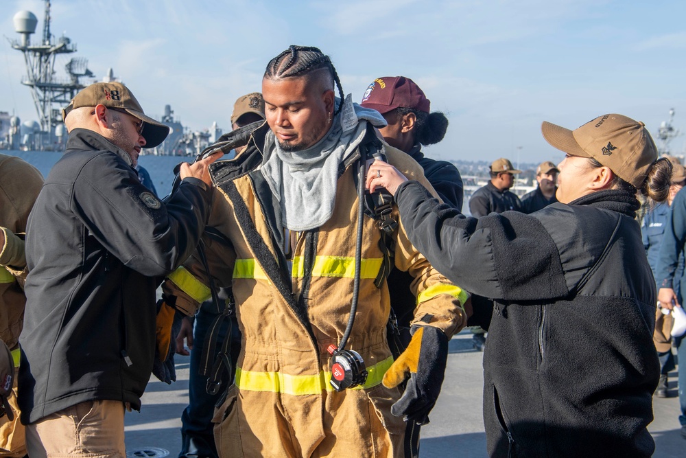 San Diego Padres Visit USS Maklin Island