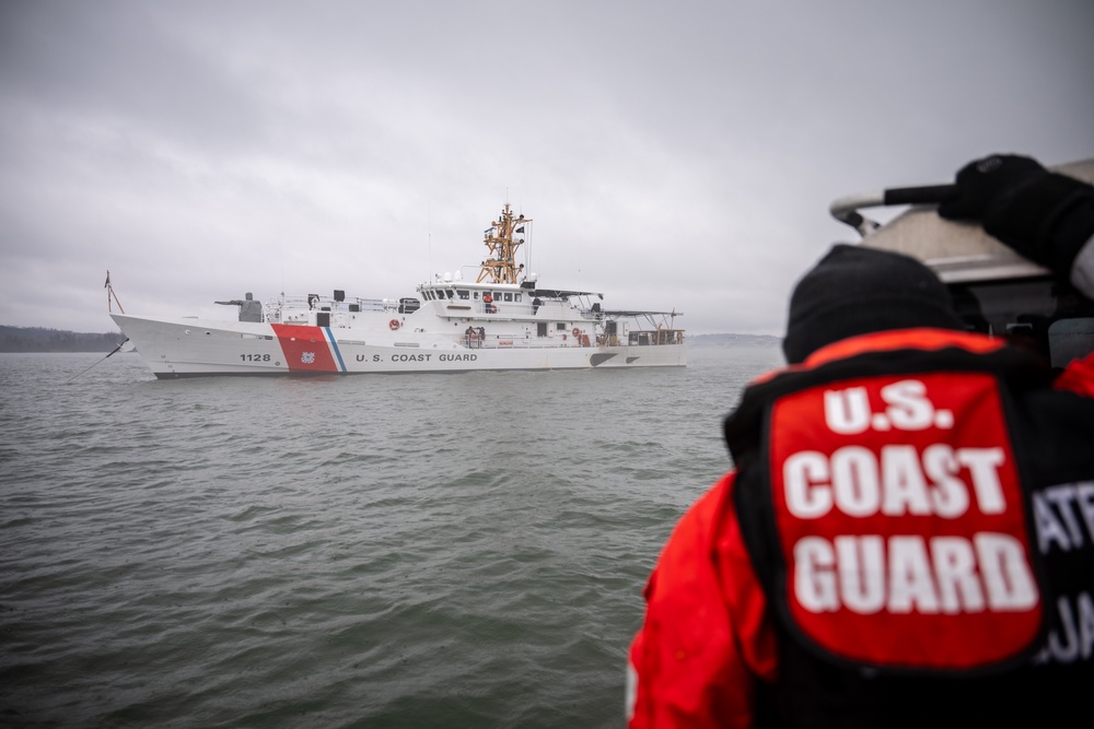 Coast Guard responds to aviation incident in the Potomac River