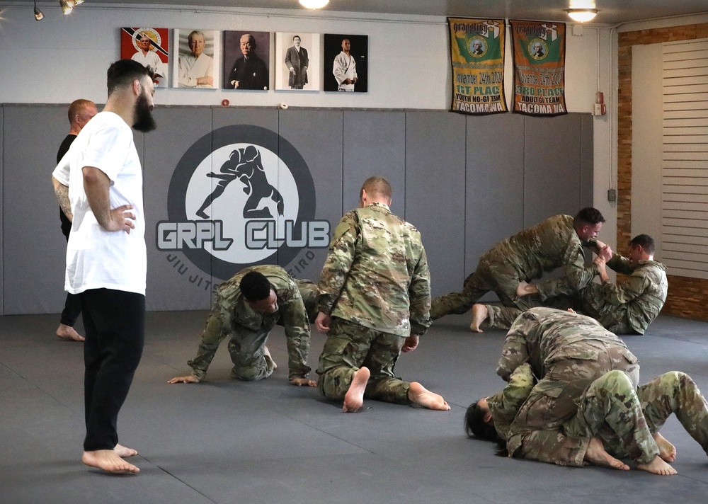 Washington National Guard Officer Candidates gain grappling skills in Phase II of OCS