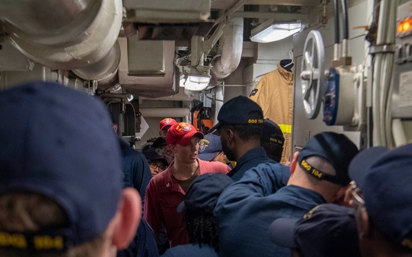 USS Sterett conducts routine operations as part of the Carl Vinson Carrier Strike Group