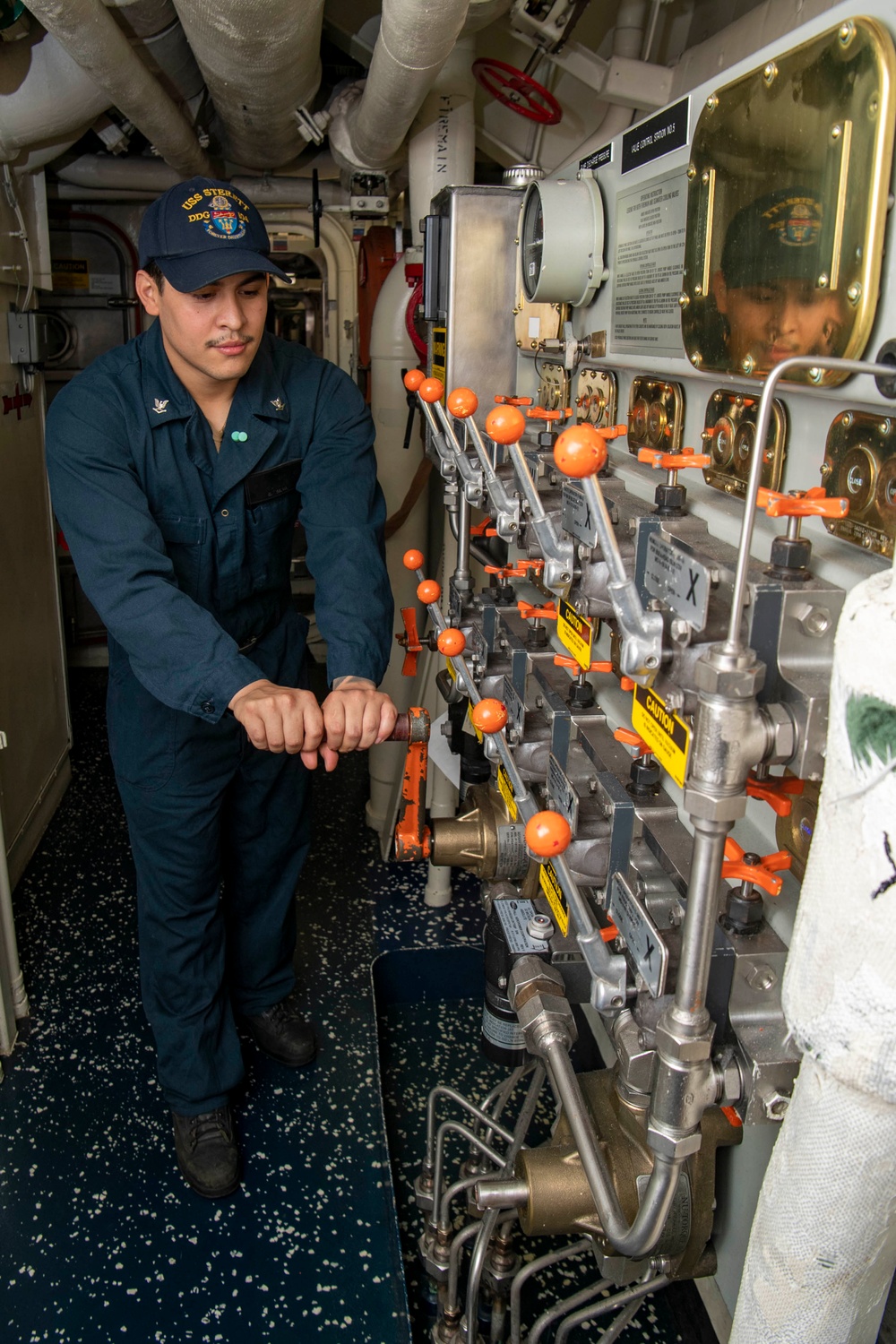 USS Sterett conducts routine operations as part of the Carl Vinson Carrier Strike Group