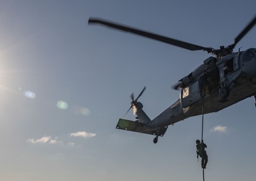 31st MEU | MRF conducts Fast Rope Sustainment