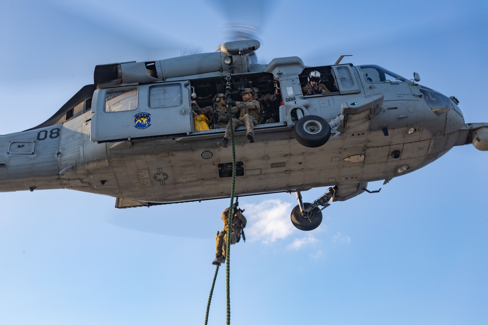 31st MEU | MRF conducts Fast Rope Sustainment