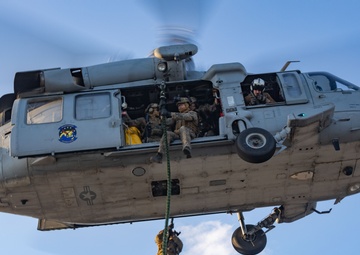 31st MEU | MRF conducts Fast Rope Sustainment