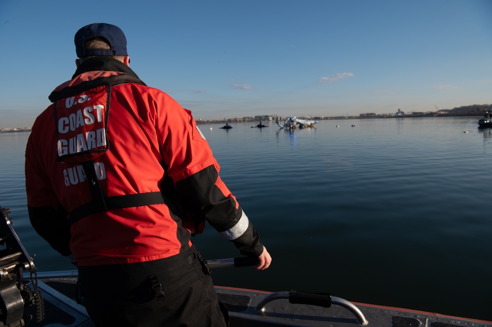 Coast Guard, multiple partner agencies, responding to plane crash in Potomac River