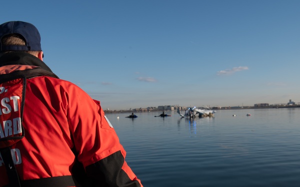 Coast Guard, multiple partner agencies, responding to plane crash in Potomac River