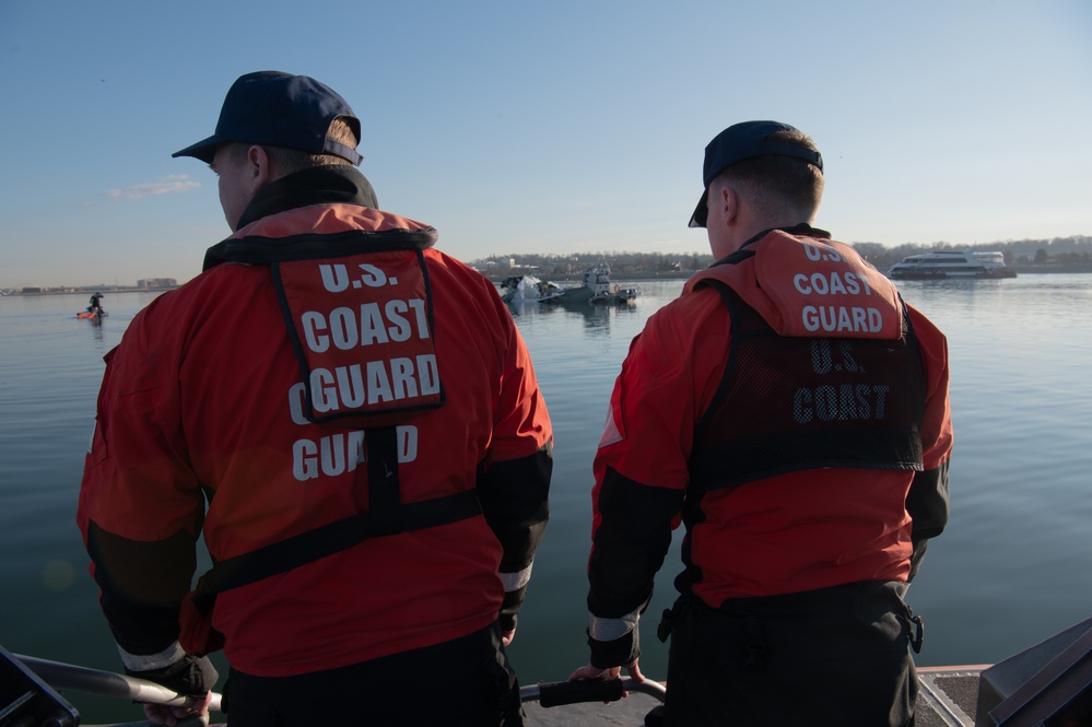 Coast Guard, multiple partner agencies, responding to plane crash in Potomac River