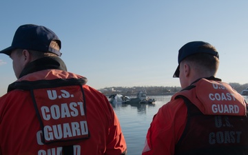 Coast Guard, multiple partner agencies, responding to plane crash in Potomac River