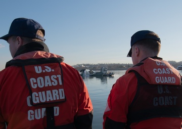 Coast Guard, multiple partner agencies, responding to plane crash in Potomac River