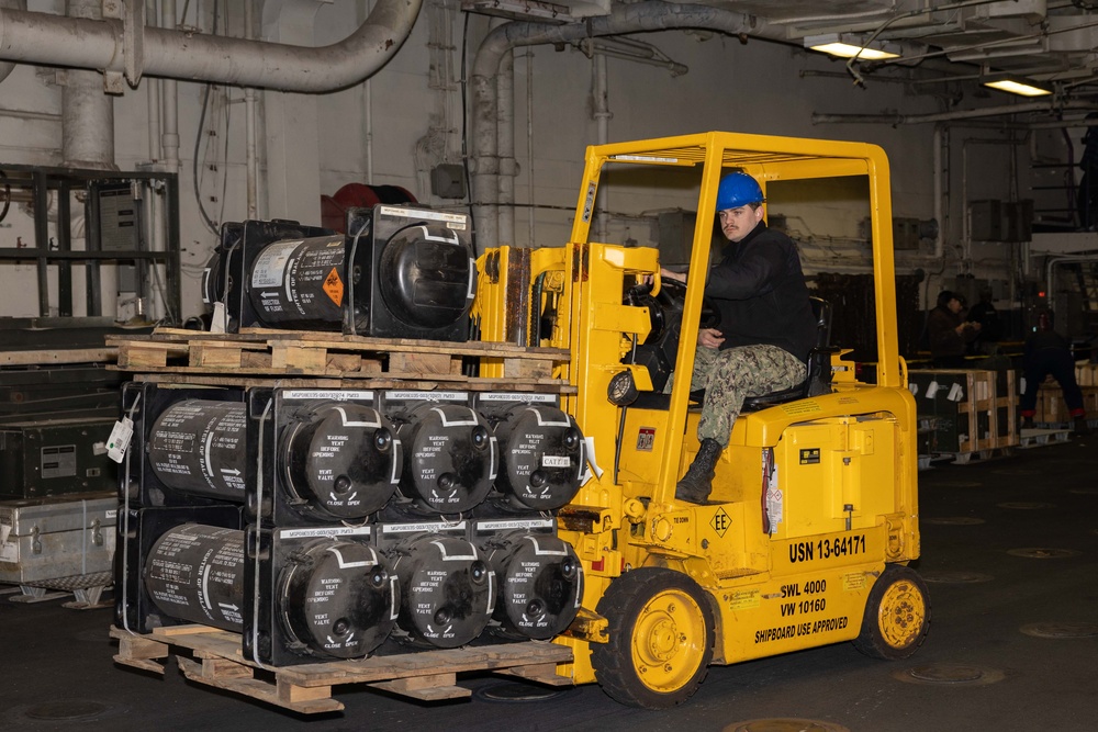 USS Wasp Conducts Ammo Offload