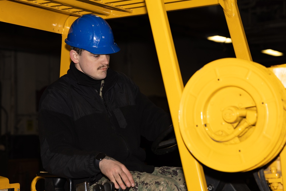 USS Wasp Conducts Ammo Offload